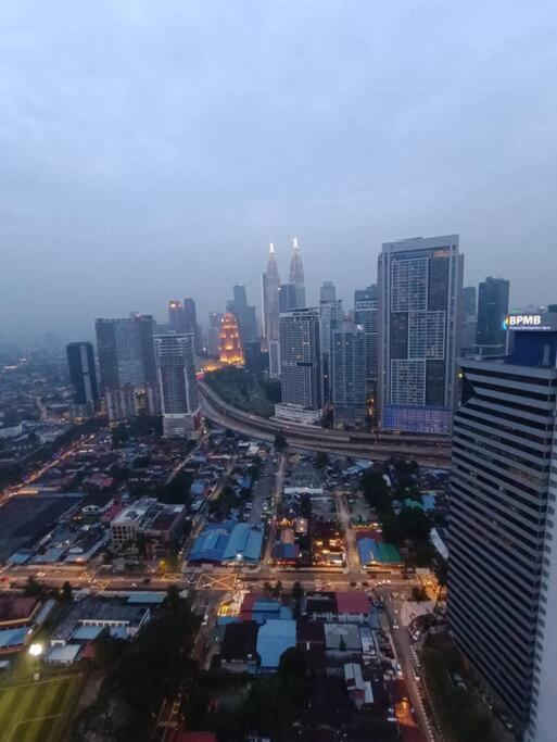 Cl 27A Insta Klcc View & Infinity Pool View Daire Kuala Lumpur Dış mekan fotoğraf
